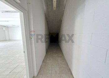 Hall / corridoio - Attività Commerciale Via Cima I Prà
 
9, Ponte nelle Alpi - foto 15