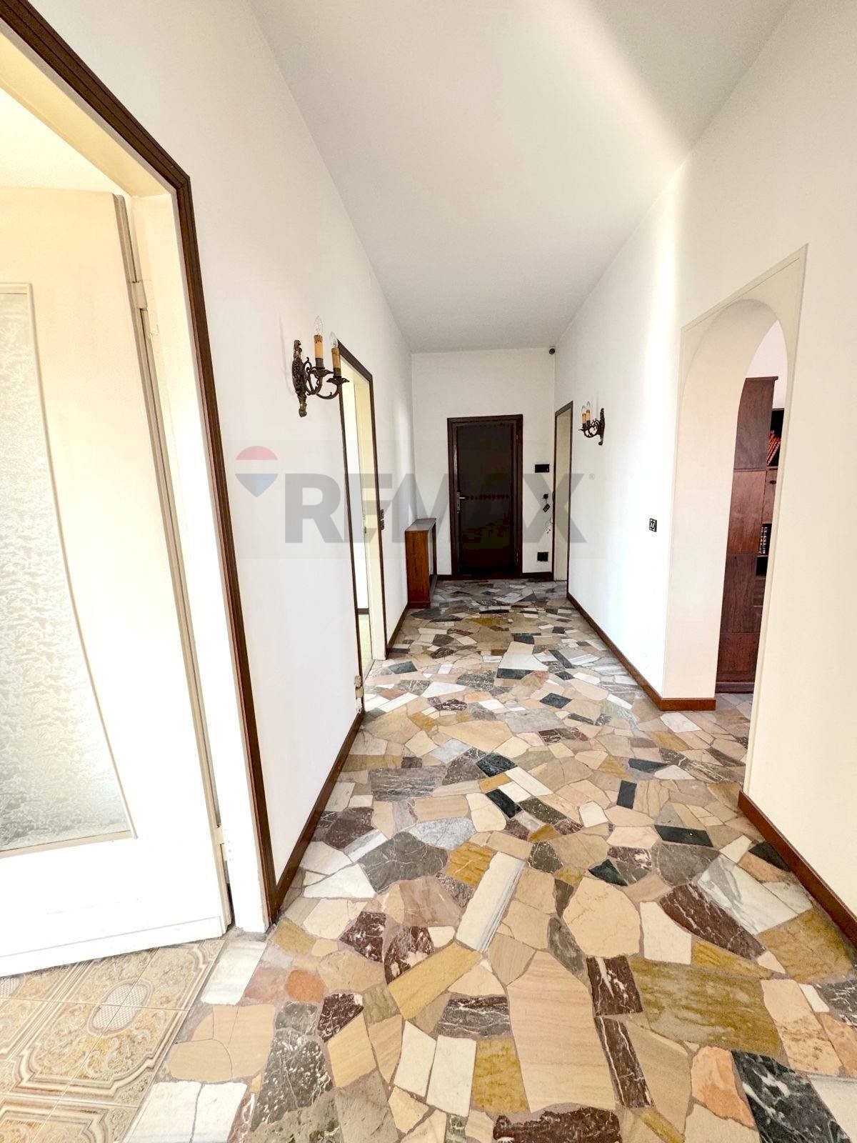 Hall / corridoio - Trilocale VIA TRENTO
 
38, Cesano Maderno - foto 2