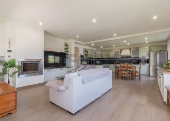 Sala da pranzo - Semi-detached house strada provinciale 105
30, Montalto di Castro - photo 15