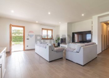 Soggiorno - Semi-detached house strada provinciale 105
30, Montalto di Castro - photo 17