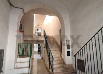 interno portone - Magazzino Viale XXIV Maggio
 
13, Vieste - foto 6