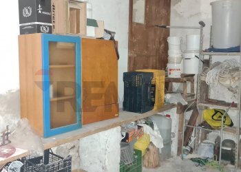 interno - Magazzino Viale XXIV Maggio
 
13, Vieste - foto 8