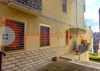 Foto 2 - Quadrilocale Via EUROPA
 
4, Ischitella - foto 1