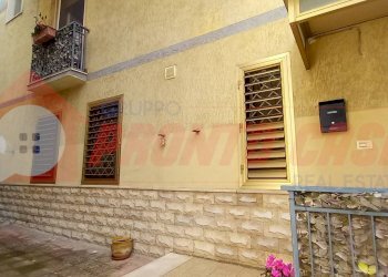 Foto 3 - Quadrilocale Via EUROPA
 
4, Ischitella - foto 2