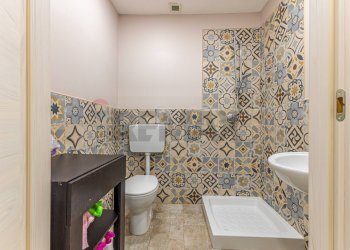 Bagno - Locale Commerciale STRADA 24 DI VIA PREDDA NIEDDA
 
snc, Sassari - foto 10