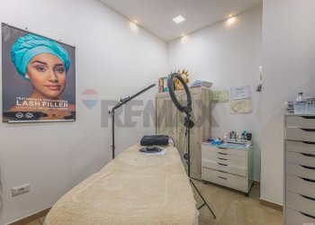 Camera / camera da letto - Locale Commerciale STRADA 24 DI VIA PREDDA NIEDDA
 
snc, Sassari - foto 32