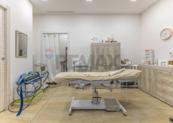 Camera / camera da letto - Locale Commerciale STRADA 24 DI VIA PREDDA NIEDDA
 
snc, Sassari - foto 38