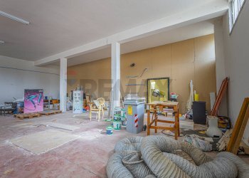 Soggiorno - Locale Commerciale STRADA 24 DI VIA PREDDA NIEDDA
 
snc, Sassari - foto 79