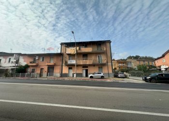Edificio all\'aperto - Casa indipendente Benevento - foto 1