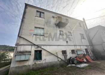 Edificio all\'aperto - Casa indipendente Benevento - foto 4