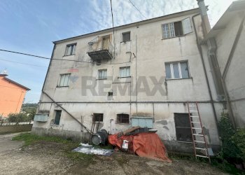 Edificio all\'aperto - Casa indipendente Benevento - foto 5