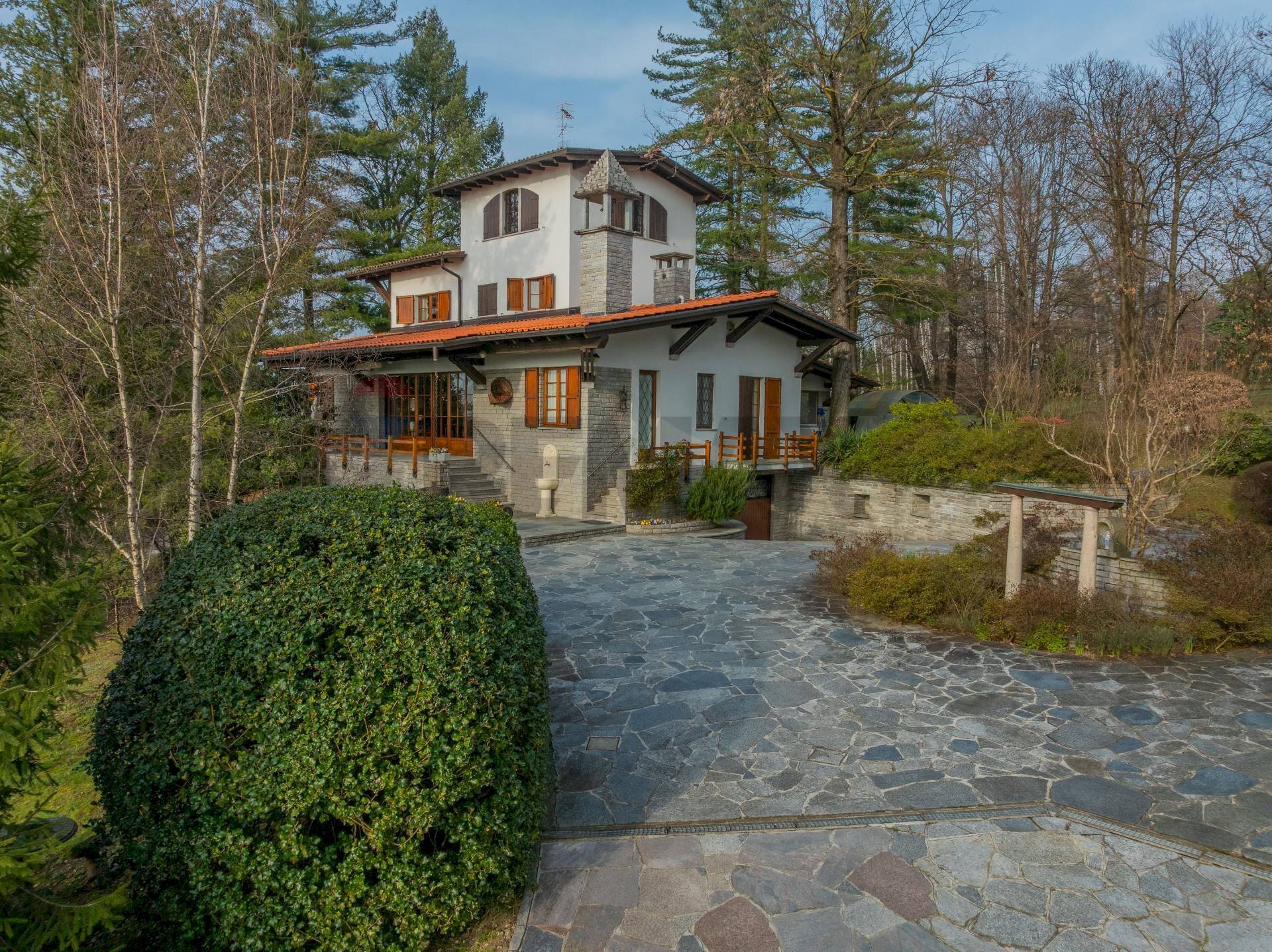 Casa all\'aperto - Villa Via L. Rossi
 
96, Sumirago - foto 1