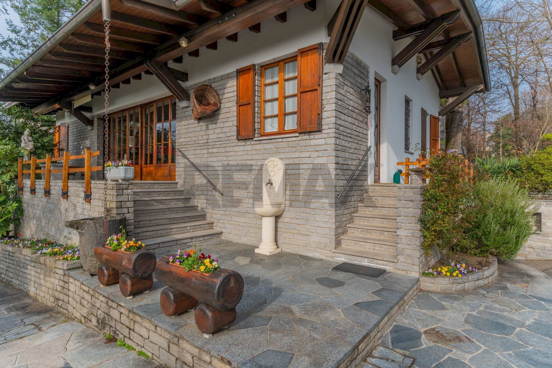 Casa all\'aperto - Villa Via L. Rossi
 
96, Sumirago - foto 2