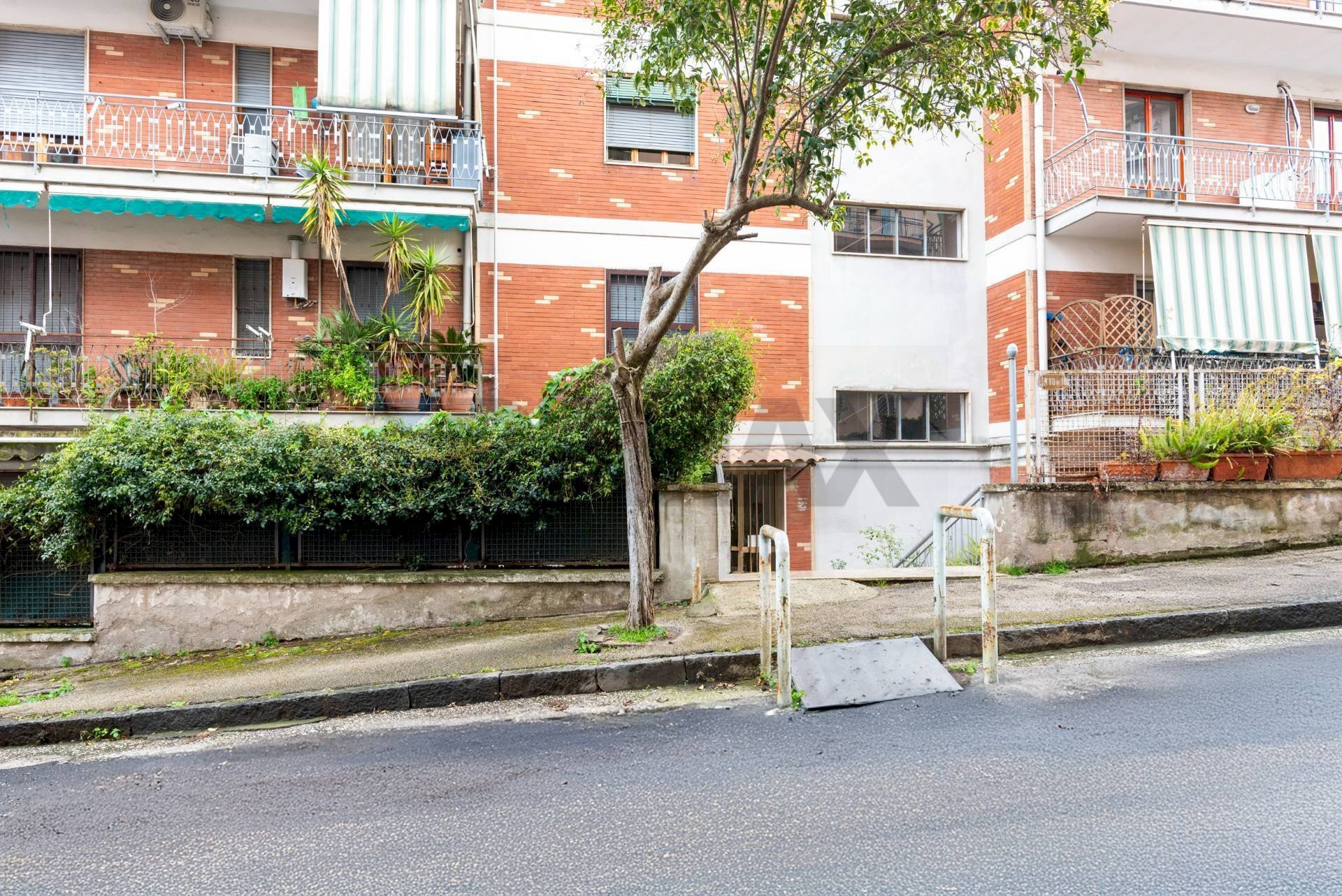 Edificio all\'aperto - Quadrilocale Via Sant'antonio A Capodimonte
 
46, Napoli - foto 3