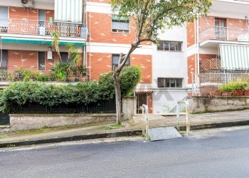 Edificio all\'aperto - Quadrilocale Via Sant'antonio A Capodimonte
 
46, Napoli - foto 3