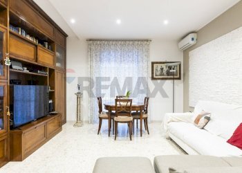 Sala da pranzo - Quadrilocale Via Sant'antonio A Capodimonte
 
46, Napoli - foto 8