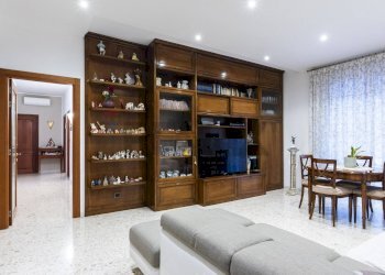 Sala da pranzo - Quadrilocale Via Sant'antonio A Capodimonte
 
46, Napoli - foto 9