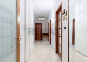 Hall / corridoio - Quadrilocale Via Sant'antonio A Capodimonte
 
46, Napoli - foto 13