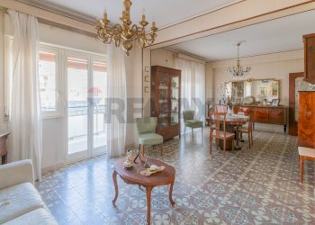 Sala da pranzo - Quadrilocale Via San Lorenzo
 
273L, Palermo - foto 4