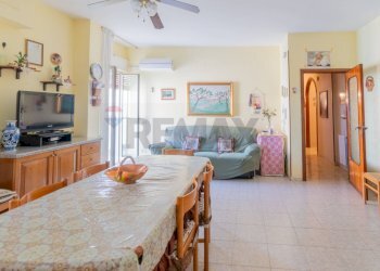 Sala da pranzo - Quadrilocale Via San Lorenzo
 
273L, Palermo - foto 22