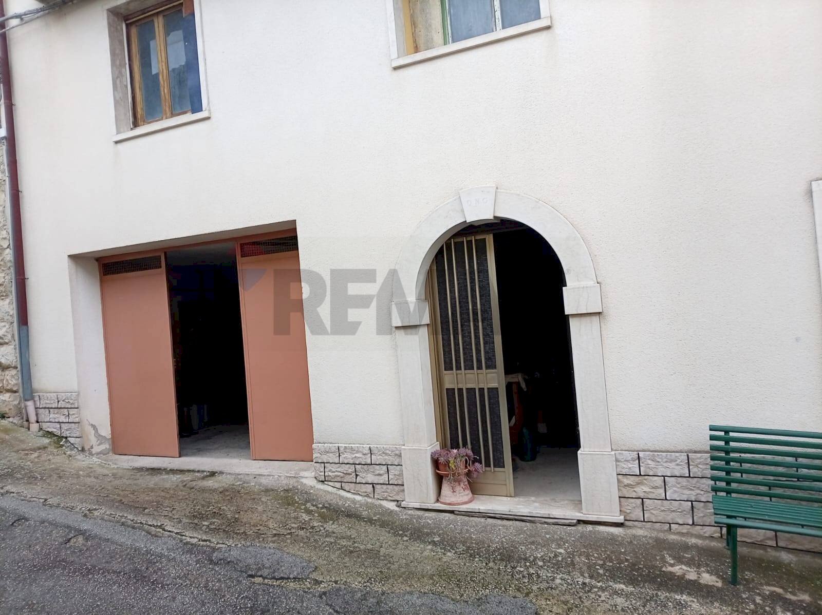 Edificio all\'aperto - Casa semi indipendente via Pistillo Nicola
 
snc, San Giuliano del Sannio - foto 1