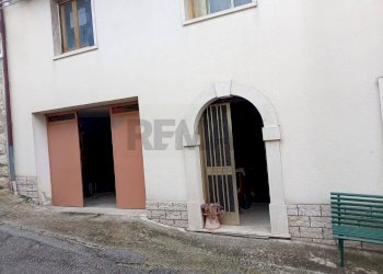 Edificio all\'aperto - Casa semi indipendente via Pistillo Nicola
 
snc, San Giuliano del Sannio - foto 1