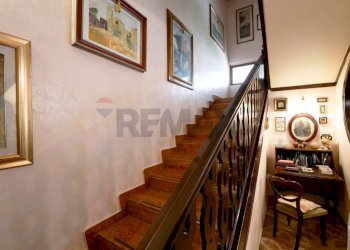 Scale - Villa traversa 234F di via Napoli, Bari - foto 19