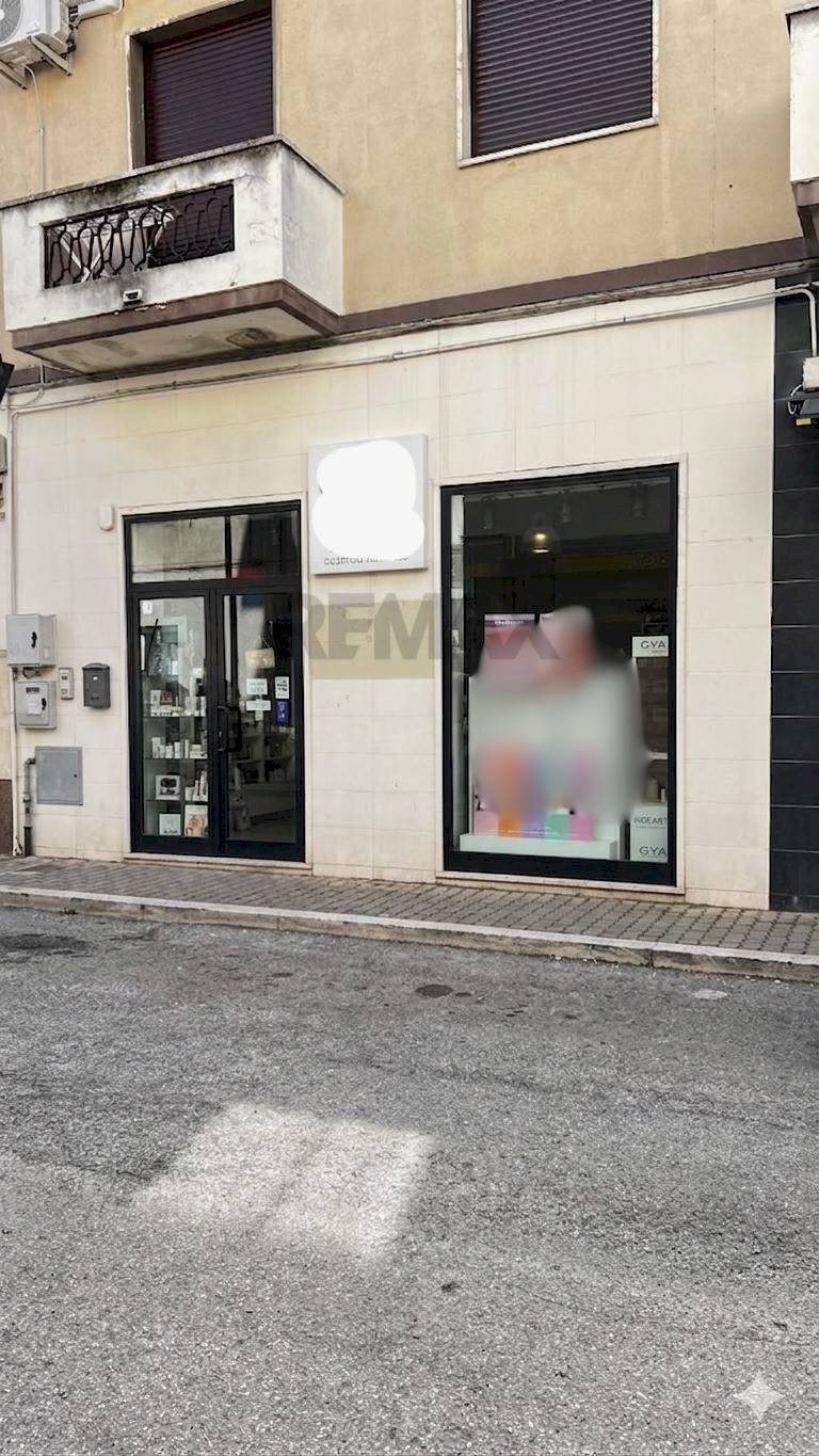 Edificio all\'aperto - Locale Commerciale Via Francesco De Sanctis
12, Pescara - foto 2