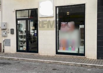 Edificio all\'aperto - Locale Commerciale Via Francesco De Sanctis
 
12, Pescara - foto 2