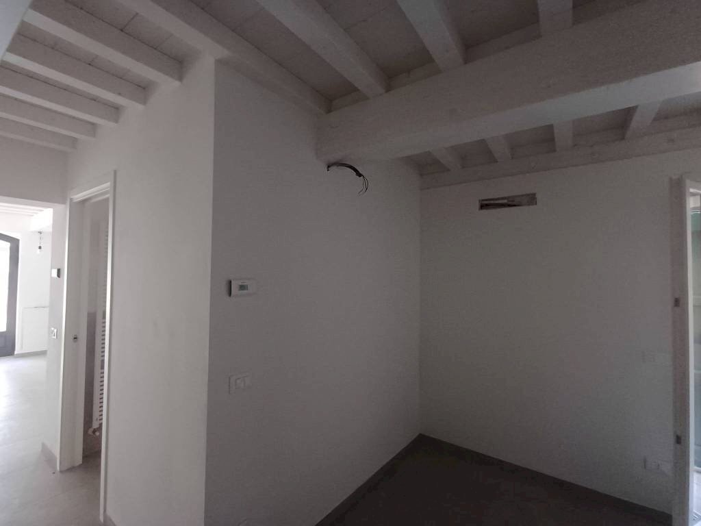 Stanza non arredata - Negozio corso Roma, Carpi - foto 3