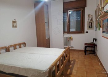 Camera da letto - Appartamento via Scoglio del Tonno, 46, Taranto - foto 11