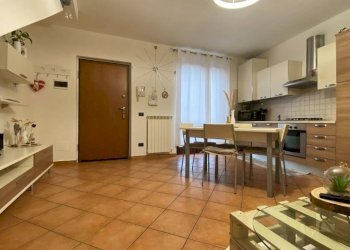 Cucina - Bilocale via Roma, Arsago Seprio - foto 1