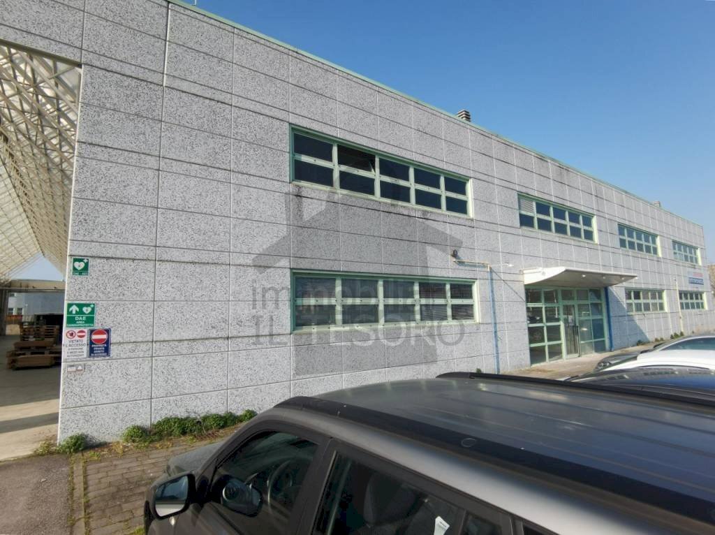 Facciata - Capannone via Angelo Banfi, 1o, Verucchio - foto 2