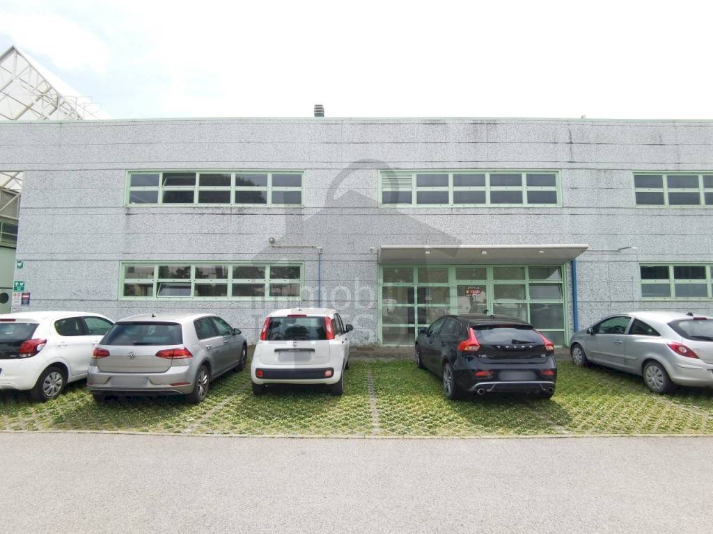 Facciata - Capannone via Angelo Banfi, 1o, Verucchio - foto 2