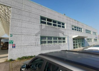 Facciata - Capannone via Angelo Banfi, 1o, Verucchio - foto 2