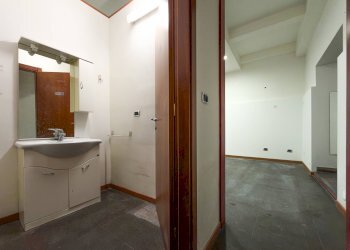 Foto 10 - Locale Commerciale Via Calabresi
 
31, Viterbo - foto 10