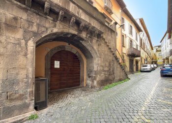 Foto 12 - Locale Commerciale Via Calabresi
 
31, Viterbo - foto 12