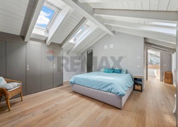 Camera in mansarda con bagno - Villa Via Cavallotti
 
45, Monza - foto 39