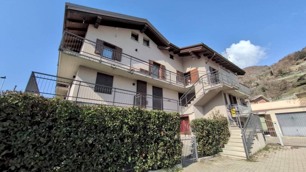 Facciata - Trilocale via Gilles de Chevreres, 62, Aosta - foto 3