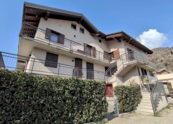 Facciata - Trilocale via Gilles de Chevreres, 62, Aosta - foto 3