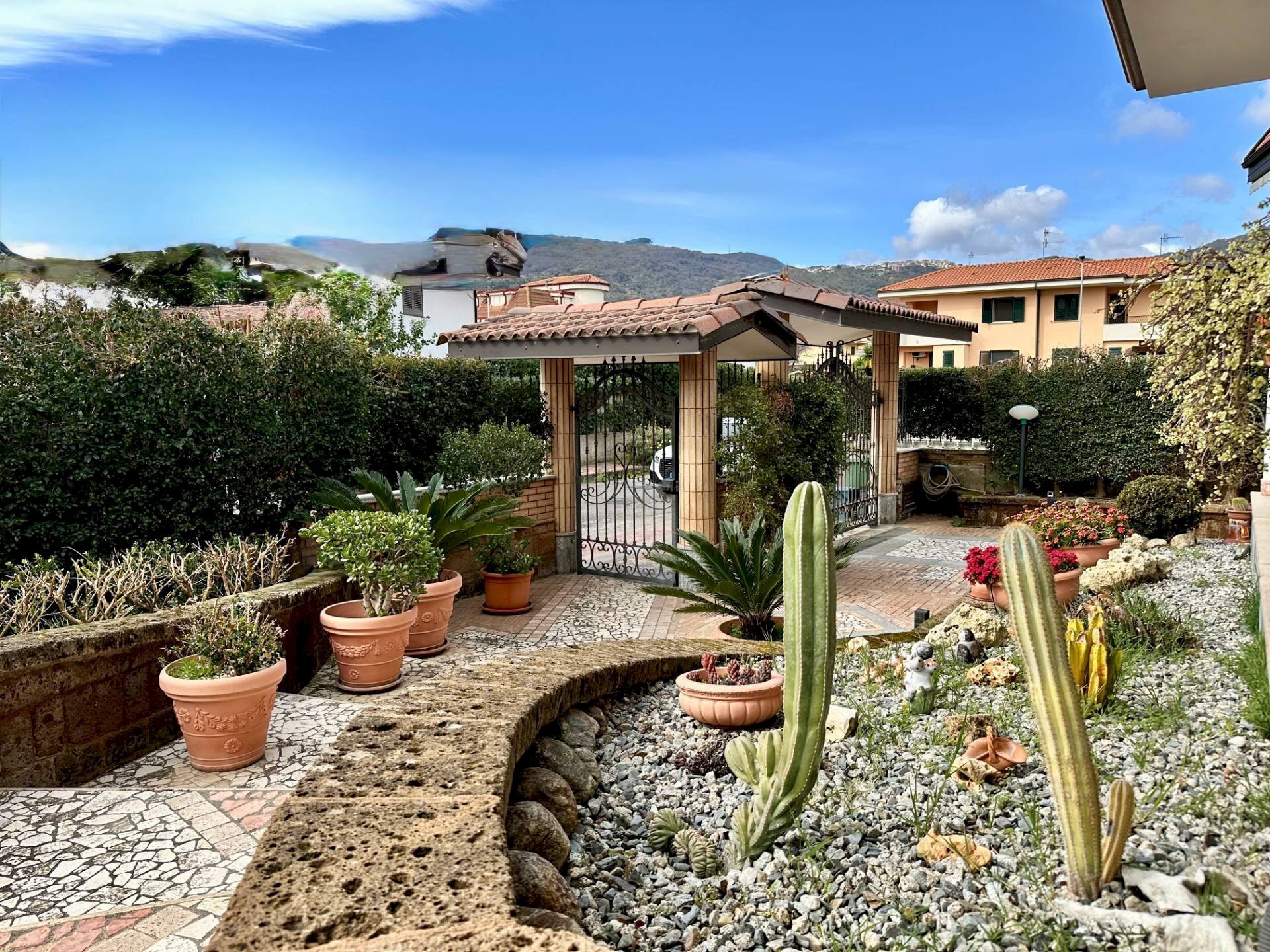 Foto 1 - Villa Via Filippo Turati
 
27, Montepaone - foto 1