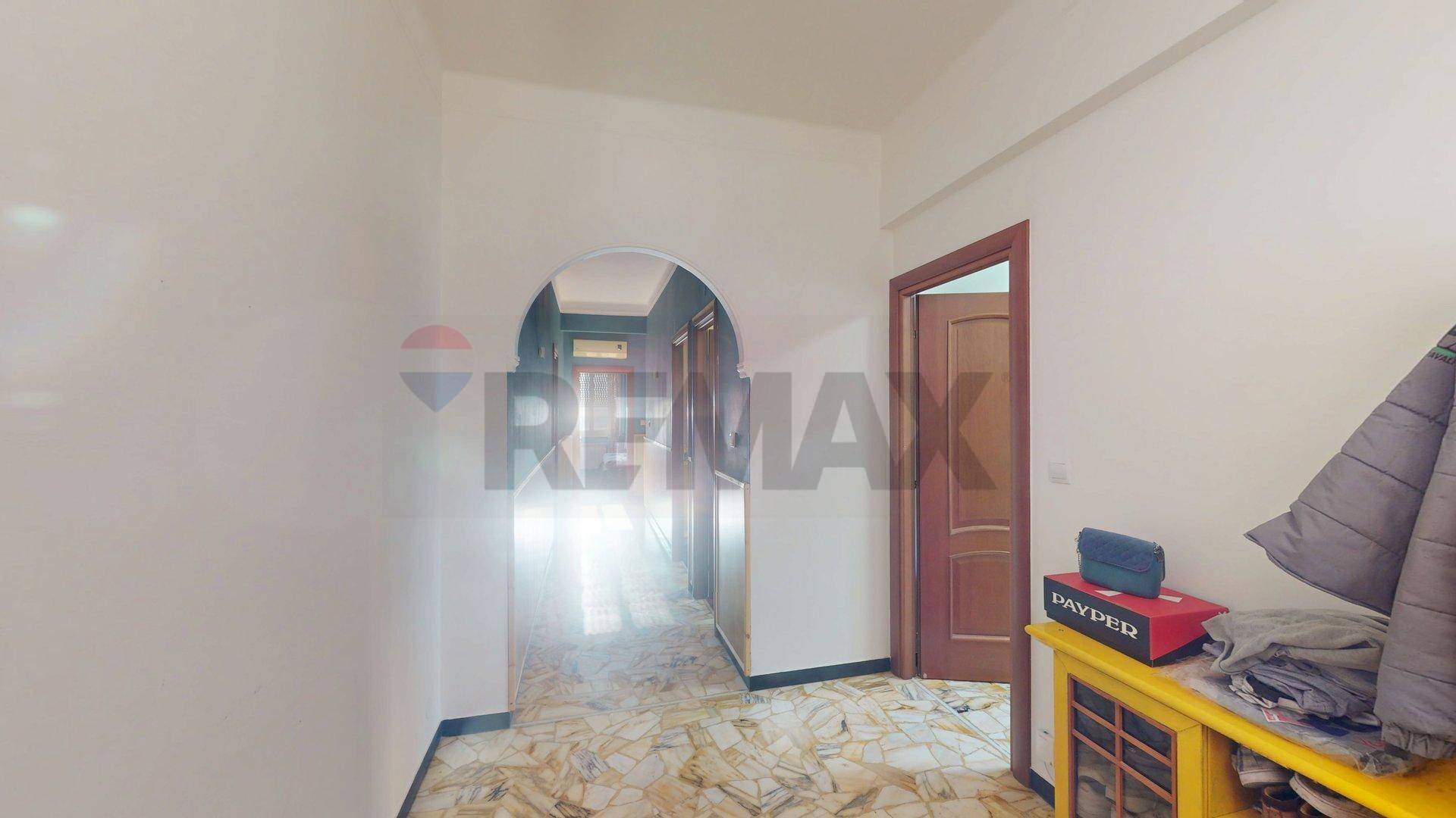 Hall / corridoio - Trilocale Via Tonale
 
13, Genova - foto 3