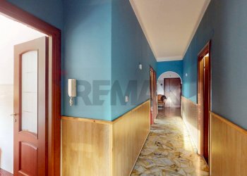 Hall / corridoio - Three-room apartment Via Tonale
 
13, Genova - photo 2