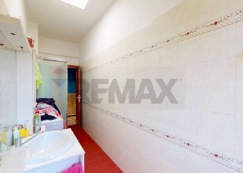 Bagno - Three-room apartment Via Tonale
 
13, Genova - photo 12