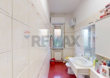 Bagno - Three-room apartment Via Tonale
 
13, Genova - photo 13