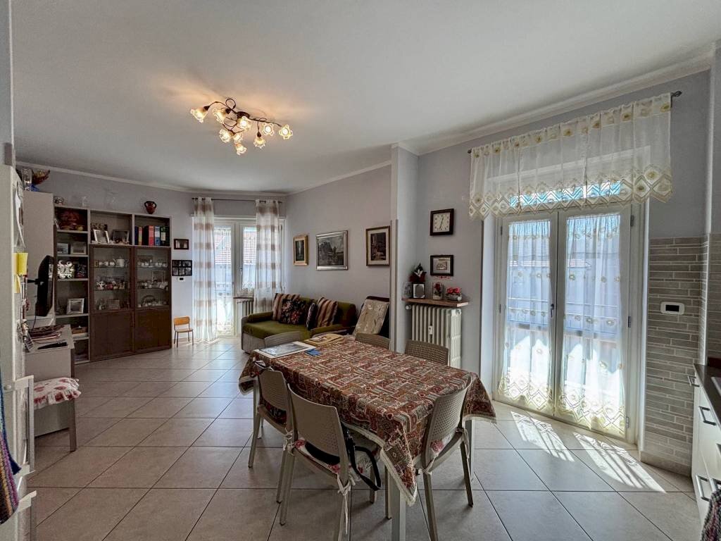 Soggiorno - Three-room apartment via Vincenzo Gioberti, 12, Pinerolo - photo 1