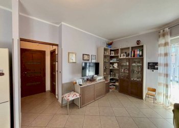 Soggiorno - Three-room apartment via Vincenzo Gioberti, 12, Pinerolo - photo 8