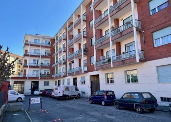 Facciata - Three-room apartment via Vincenzo Gioberti, 12, Pinerolo - photo 36