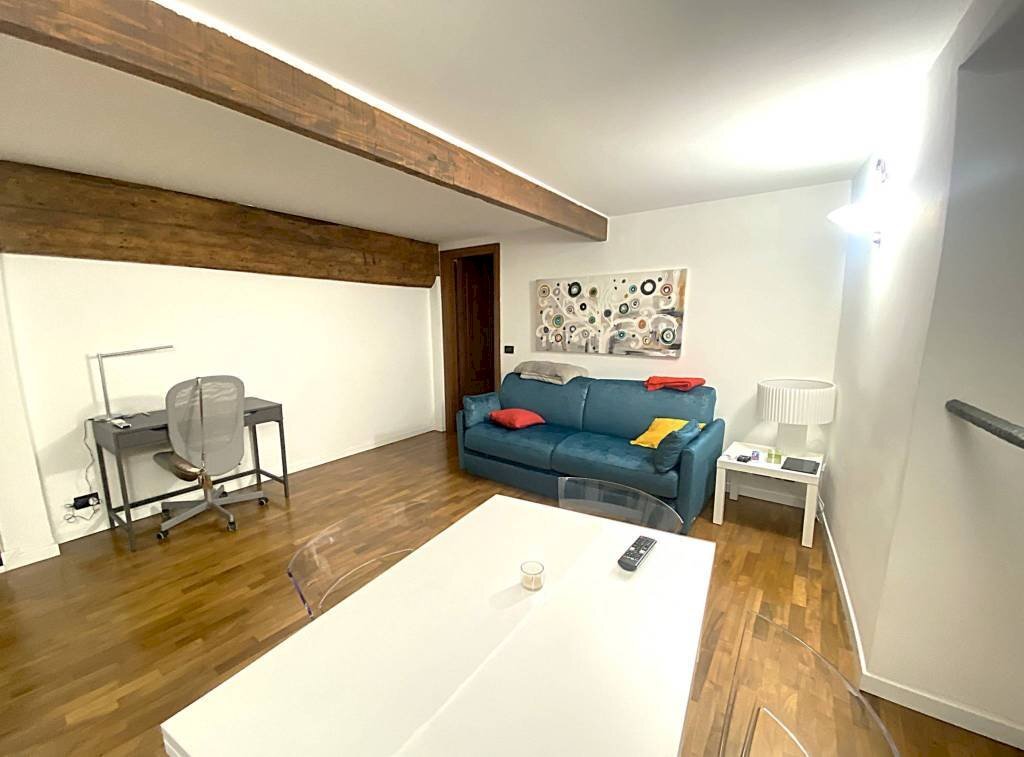 Salone - Appartamento piazza Grillo Cattaneo, 1, Genova (zona Centro Storico) - foto 2