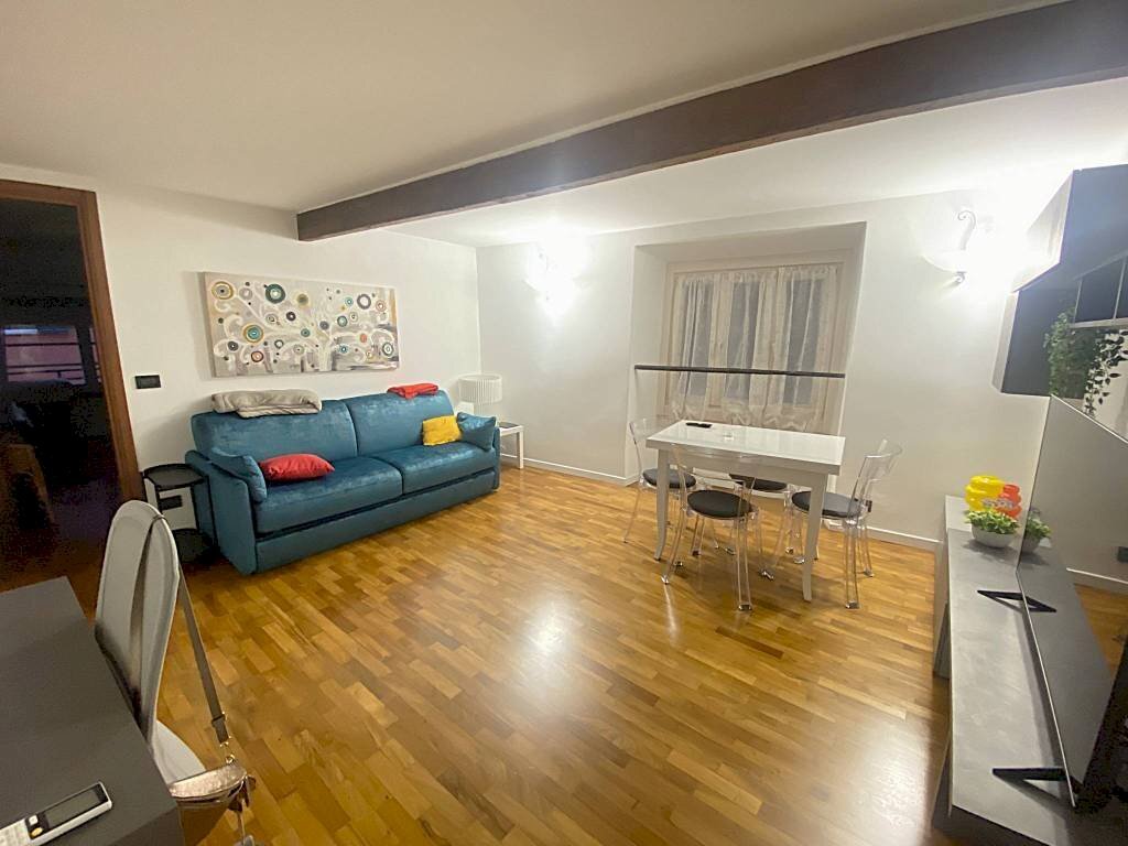 Salone - Appartamento piazza Grillo Cattaneo, 1, Genova (zona Centro Storico) - foto 3